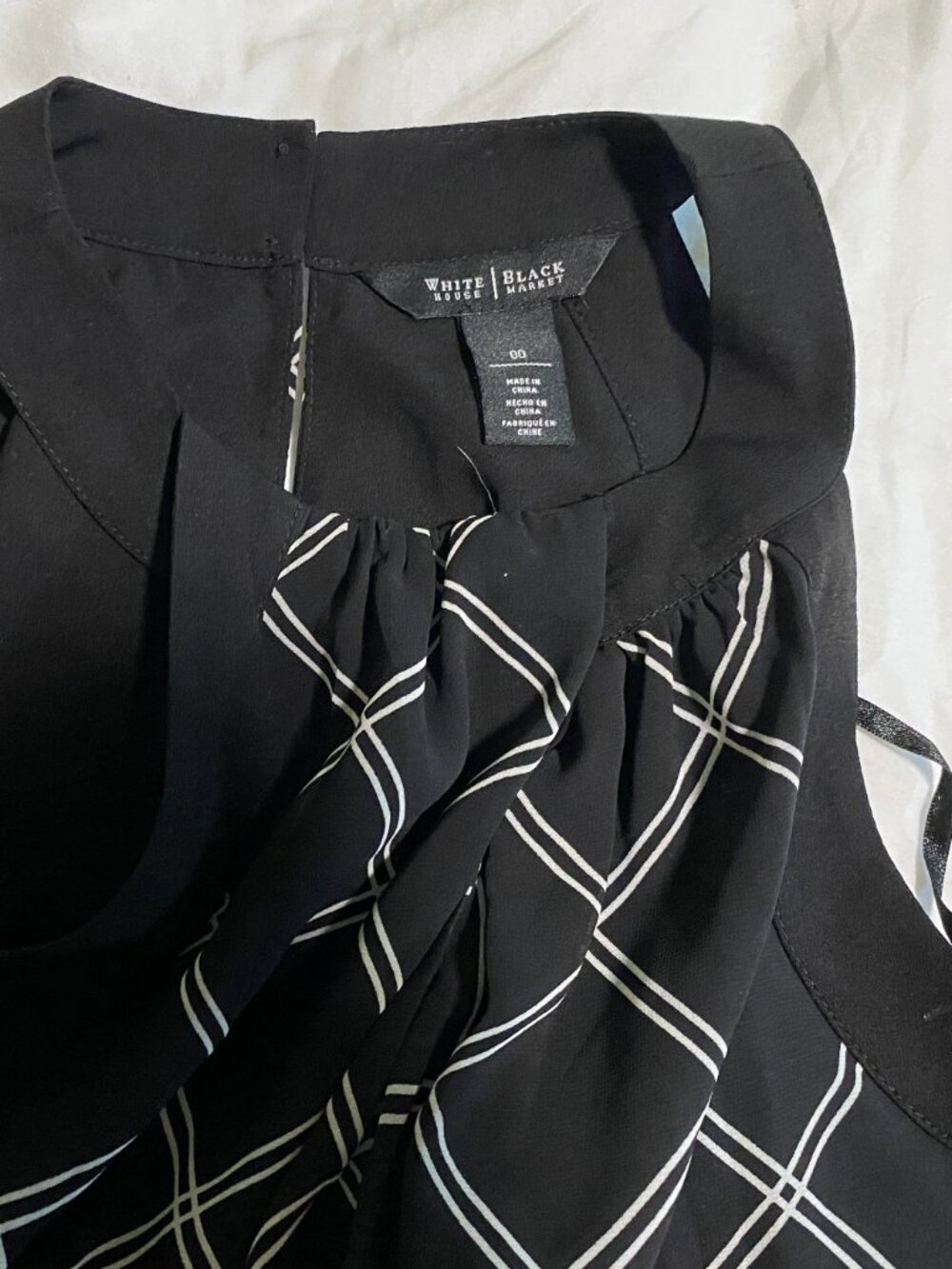 White House Black Market Sleeveless Keyhole Geometric Black Dress Size 00 NWOT - Picture 2 of 3